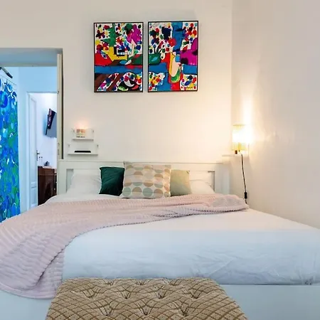 Διαμέρισμα Bohemian Art Apartment. One Bedroom One Sofa