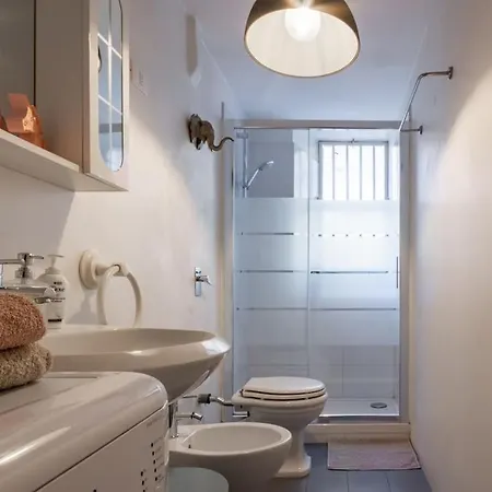 Bohemian Art Apartment. One Bedroom One Sofa 아파트 *