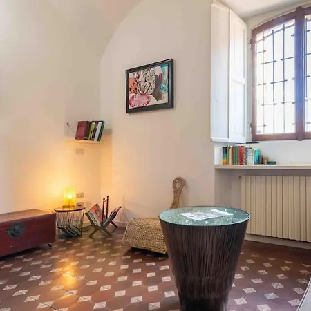 아파트 Bohemian Art Apartment. One Bedroom One Sofa *