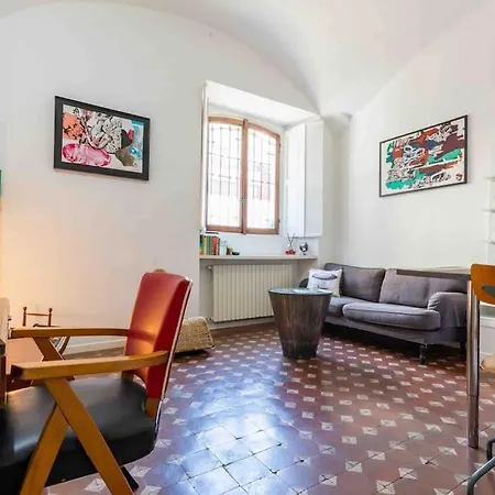 아파트 Bohemian Art Apartment. One Bedroom One Sofa *